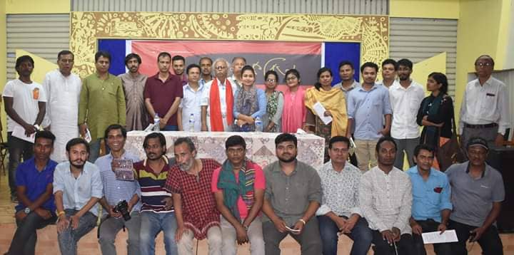 খুলনার পাবলিক লাইব্রেরীতে  অনুষ্ঠিত হলো “অবরুদ্ধ সময়ের কবিতা” এর ৩য় আসর