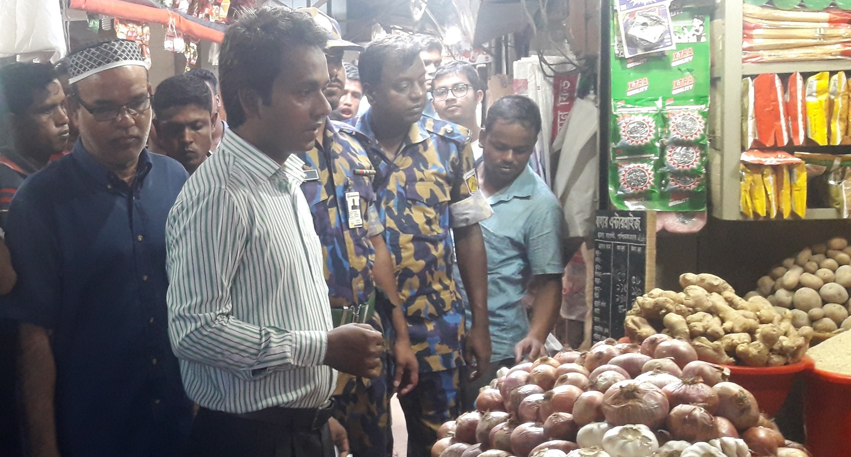 পিঁয়াজের বাজারে ভোক্তা অধিকার অধিদপ্তর কর্তৃক অভিযান