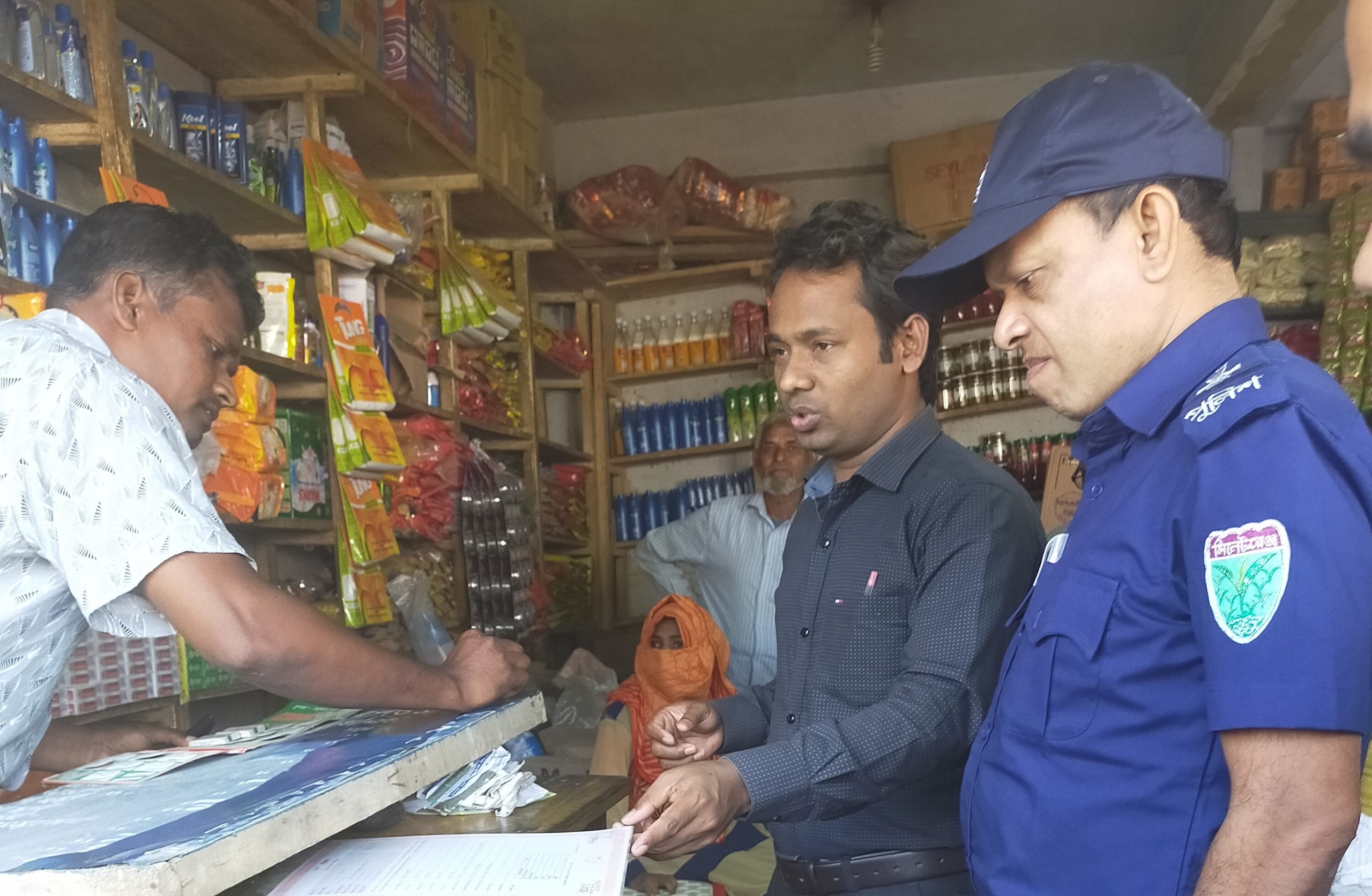 মূল্য তালিকা না থাকায় দোকানদারকে জরিমানা