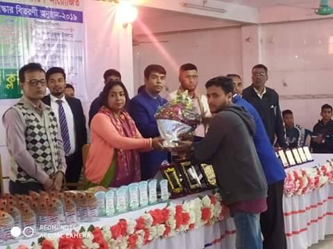 মৌলভীবাজারে সোনার বাংলা আদর্শ ক্লাবের মেধা যাচাই পরীক্ষায় উত্তীর্ণদের মাঝে পুরস্কার বিতরণ