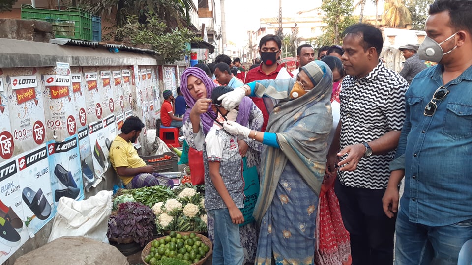 মৌলভীবাজারে সৈয়দা জোহরা আলাউদ্দিন এমপির সচেতনতামূলক লিফলেট ও মাস্ক বিতরণ