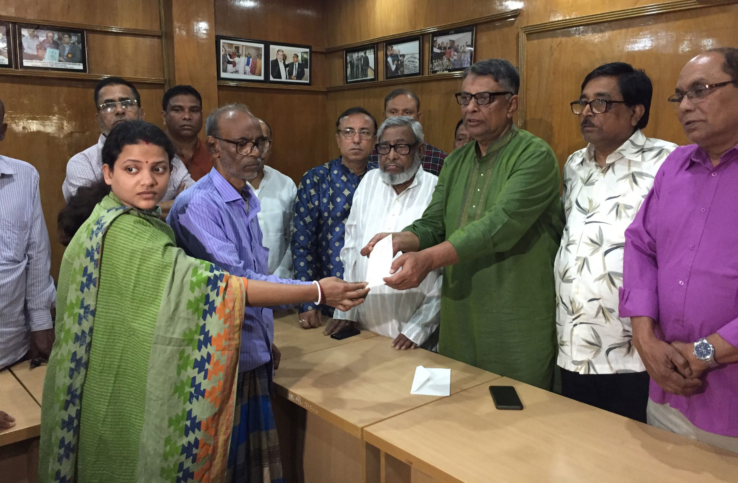 মৌলভীবাজার অগ্নিকান্ডে ক্ষতিগ্রস্তদের প্রধানমন্ত্রীর পক্ষ থেকে ২লক্ষ টাকা আর্থিক অনুদান প্রদান