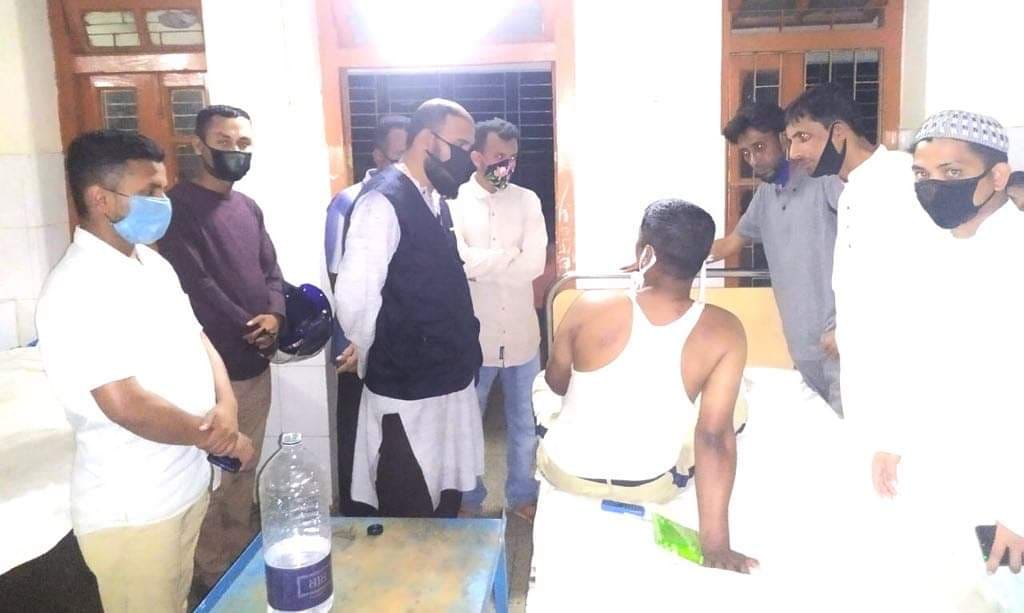 নবীগঞ্জে আহত সাংবাদিককে হাসপাতালে দেখতে গেলেন মৌলভীবাজারের সাংবাদিকবৃন্দ