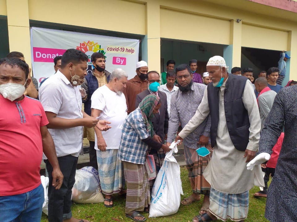 গোরারাই ট্রাস্ট ইউ কে এর উদ্যোগে শতাধিক পরিবারে ত্রান বিতরণ