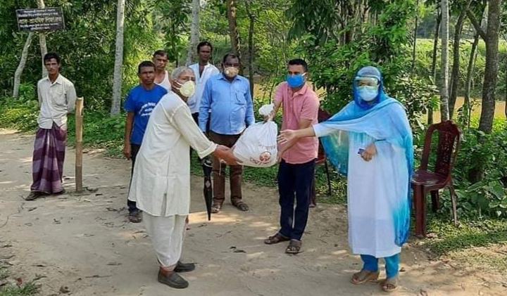 বড়লেখায় সনাতন ধর্মালম্বী ৫০টি পুরোহিত পরিবারের মাঝে ত্রাণ বিতরণ