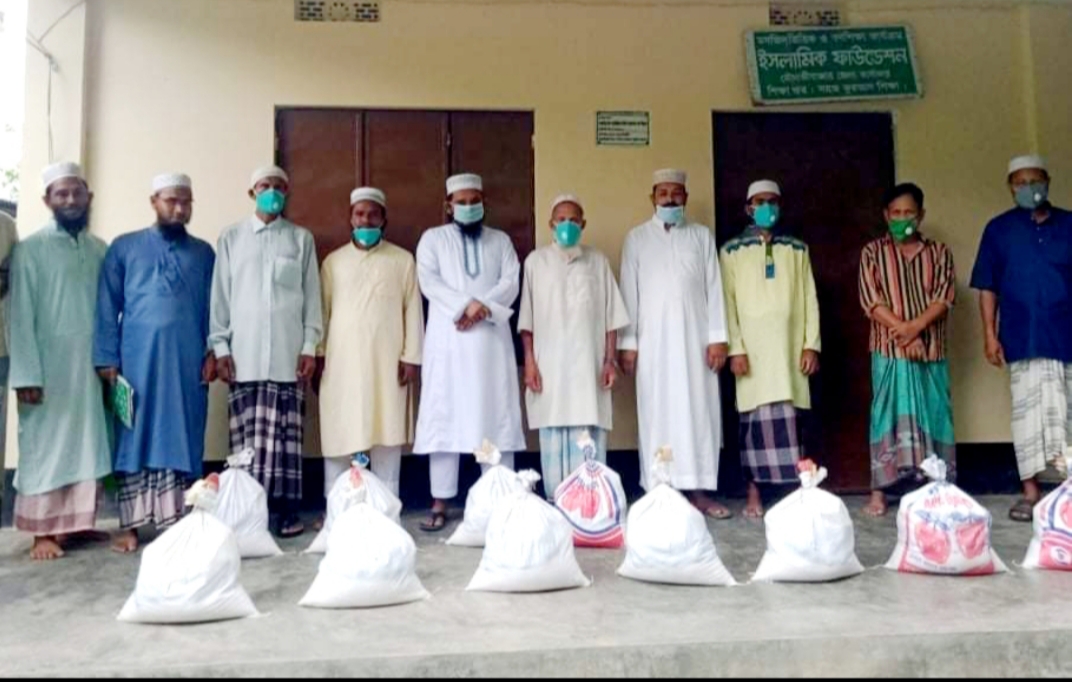 বড়লেখায় আল্লামা আব্দুর রহমান ছাহেব বর্নী (র.) ফাউন্ডেশন দিল খাদ্য সহায়তা