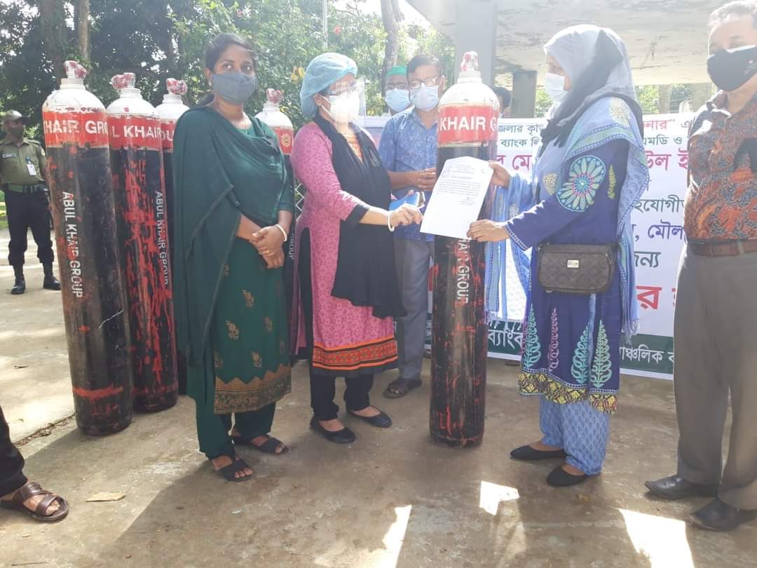 অগ্রণী ব্যাংকের এমডি ও সিইও এর উদ্যোগে রাজনগর উপজেলা স্বাস্থ্য কমপ্লেক্সে অক্সিজেন সিলিন্ডার হস্থান্তর