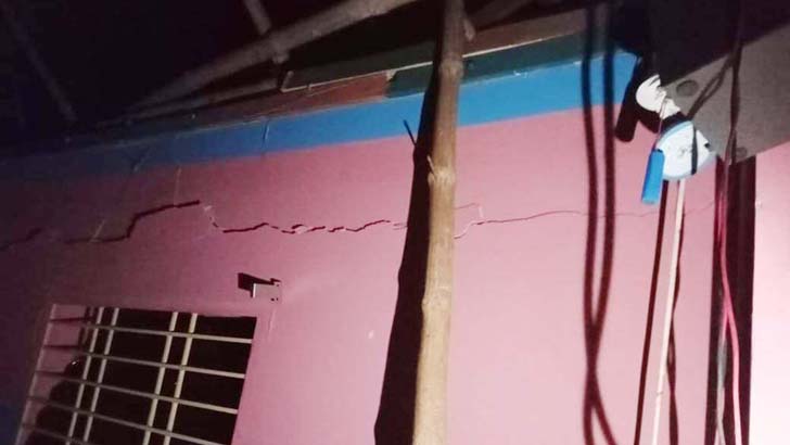 অভয়নগরে বোমা বানাতে গিয়ে যুবকের মৃত্যু, স্ত্রী আটক