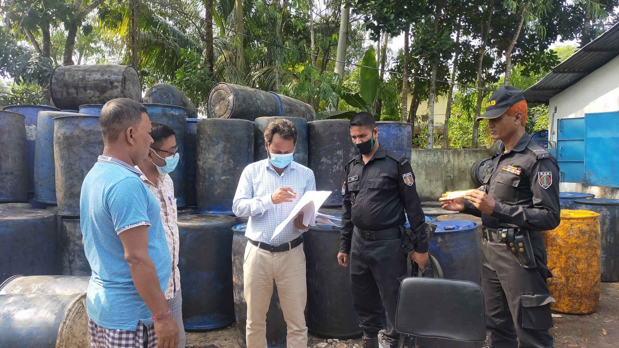 মৌলভীবাজারে ভোজ্য তেল মোড়কজাতকারী প্রতিষ্ঠানকে ভোক্তা-অধিকার কর্তৃক জরিমানা