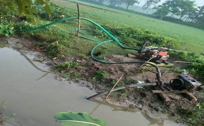 কুমিল্লার দেবিদ্বারে অবৈধভাবে ড্রেজার দিয়ে বালু উত্তোলন, প্রশাসন নিরব