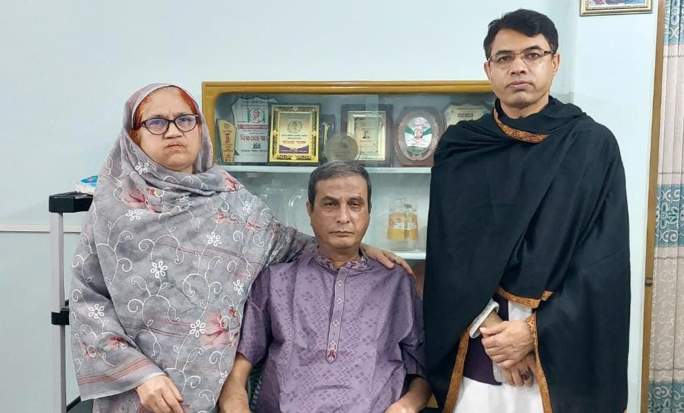 পৌর শহরের সৈয়ারপুর এলাকায় মন্দির পরিদর্শন ও আছিদ-দিলারা দম্পতির সাথে কুশল বিনিময় করেন নৌকা প্রার্থী মোহাম্মদ জিল্লুর রহমান