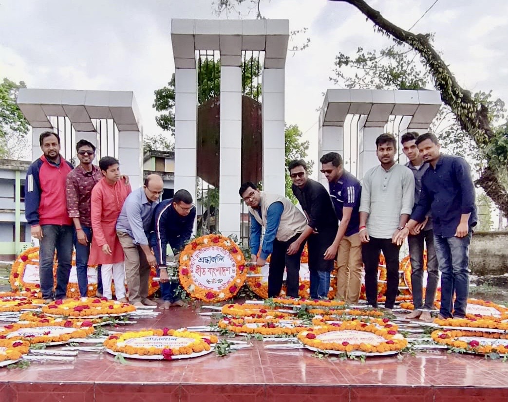 কমলগঞ্জে ২৬ শে মার্চ মহান স্বাধীনতা ও জাতীয় দিবসে শহিদ মিনারে পুস্পস্তবক অর্পণ করে