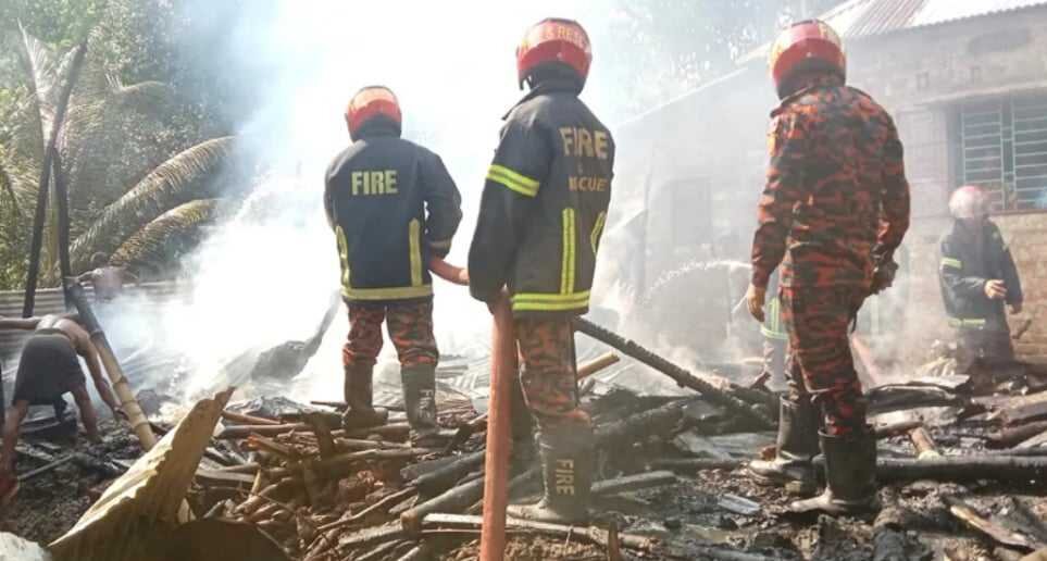 জগন্নাথপুরে অসহায় এক নারীর বসতঘর আগুনে পুড়ে ছাই: ক্ষয়ক্ষতি প্রায় ২ লক্ষ টাকা