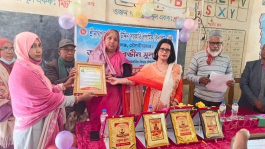 বিয়ের কাবিনের জমিতে গড়া বিদ্যালয়ের প্রধান শিক্ষকের বিদায় সংবর্ধনা