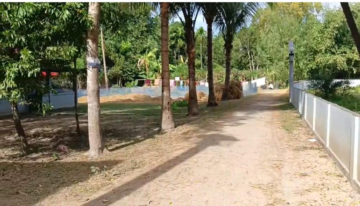 ব্যক্তিগত জমির উপর দিয়ে রাস্তা নির্মাণের অপচেষ্টা ও মিথ্যা অভিযোগের প্রতিবাদ
