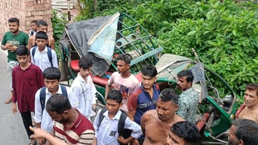 পিরোজপুর-নাজিরপুর সড়কে ইমাদ পরিবহন ও অটোরিকশার মুখোমুখি সংঘর্ষে আহত ২